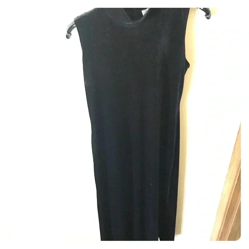 Long velvet black dress
